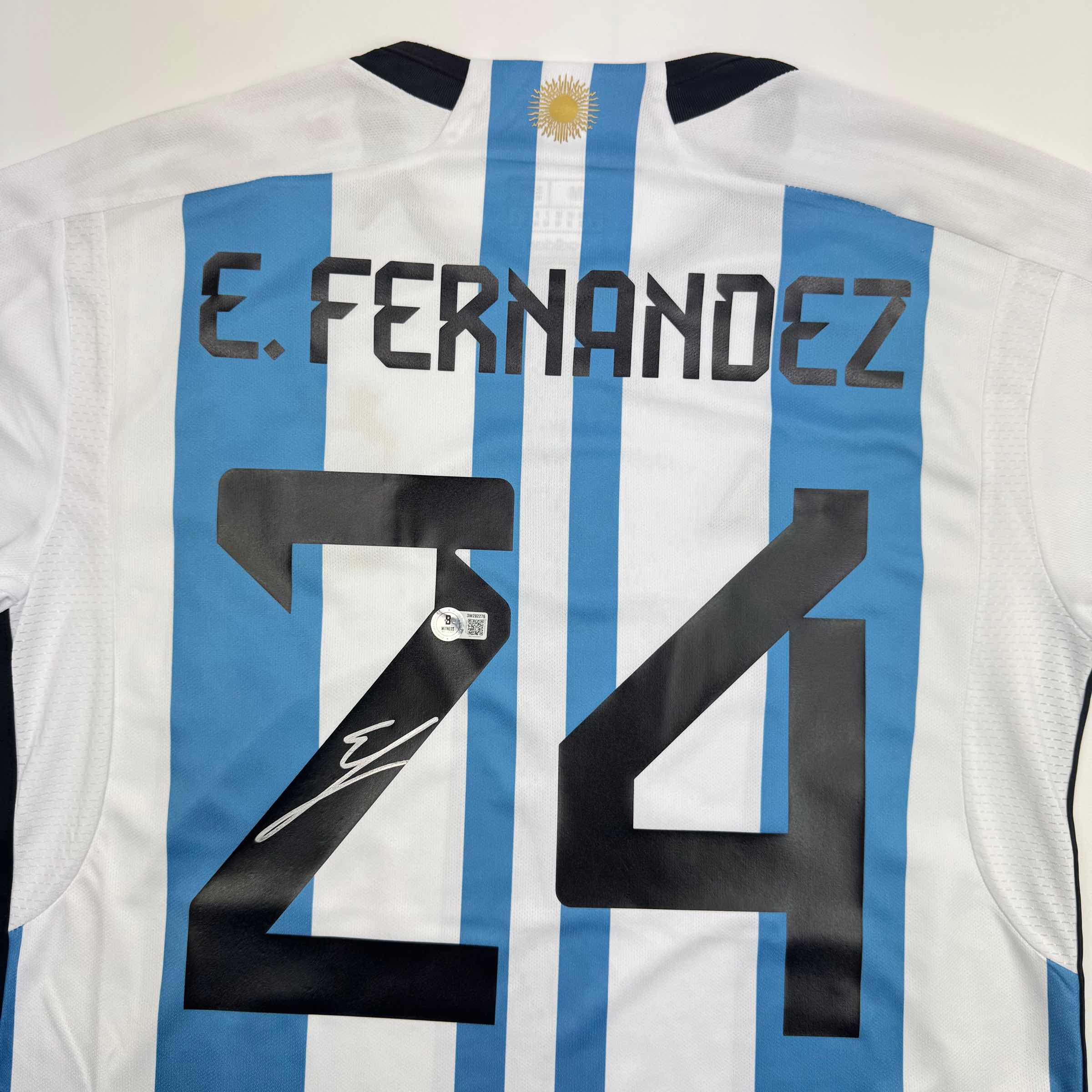 autographed-signed-enzo-fernandez-argentina-blue-white-soccer-world-cup-jersey-beckett-bas-coa
