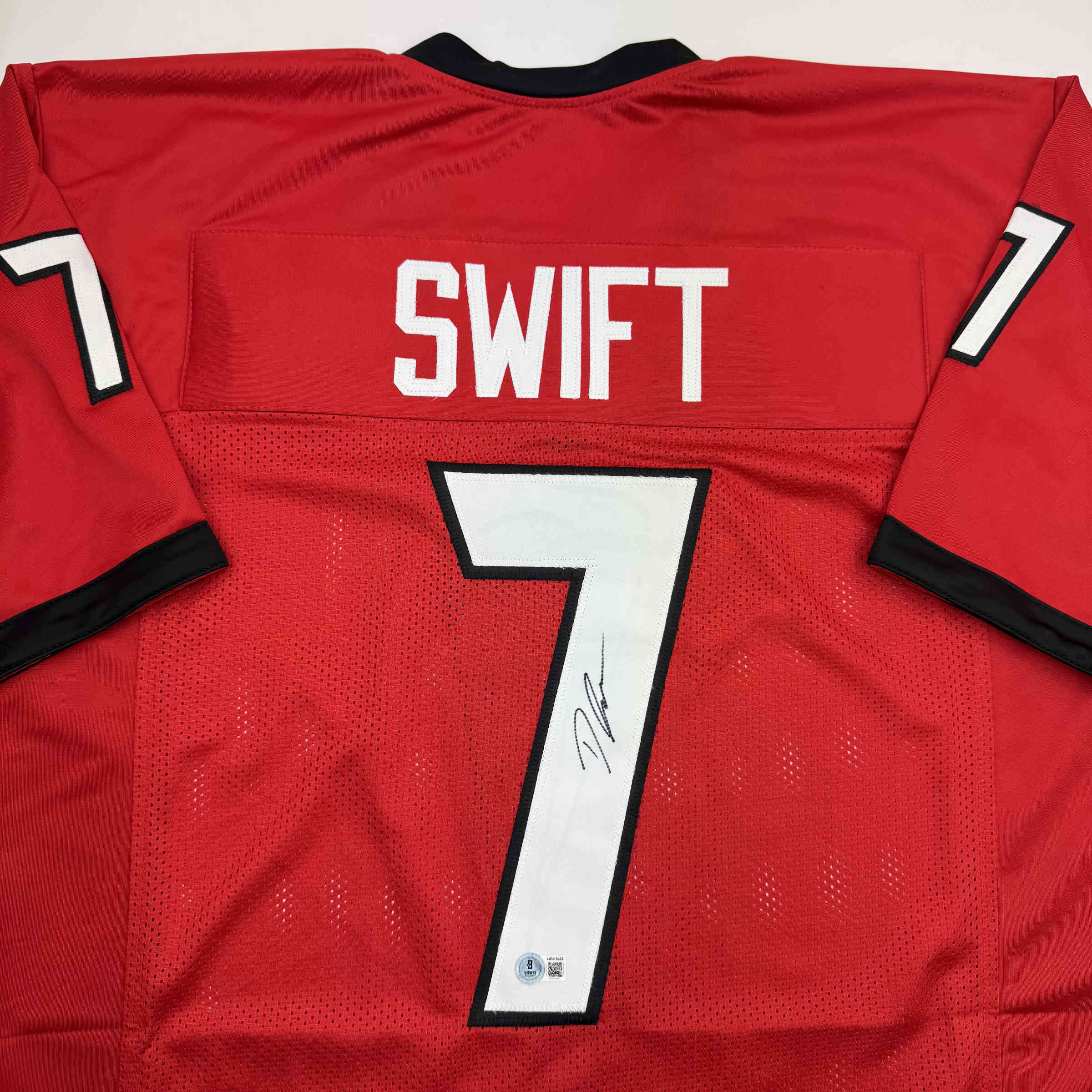 autographed-signed-dandre-swift-georgia-red-college-football-jersey-beckett-bas-coa
