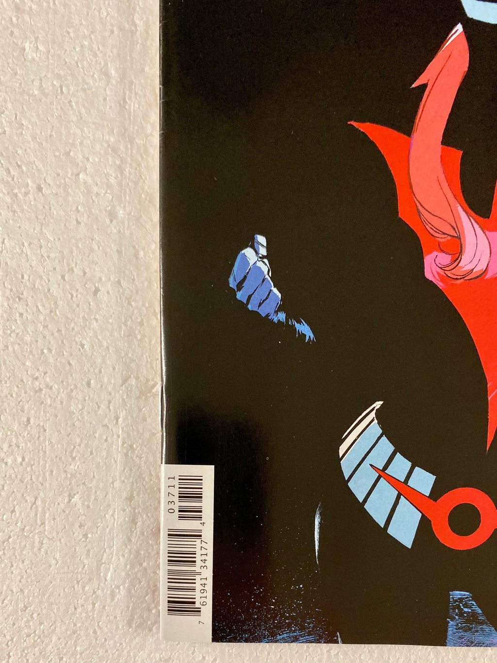 batman-beyond-37-cover-a-lee-weeks-first-appearance-of-batwoman-beyond
