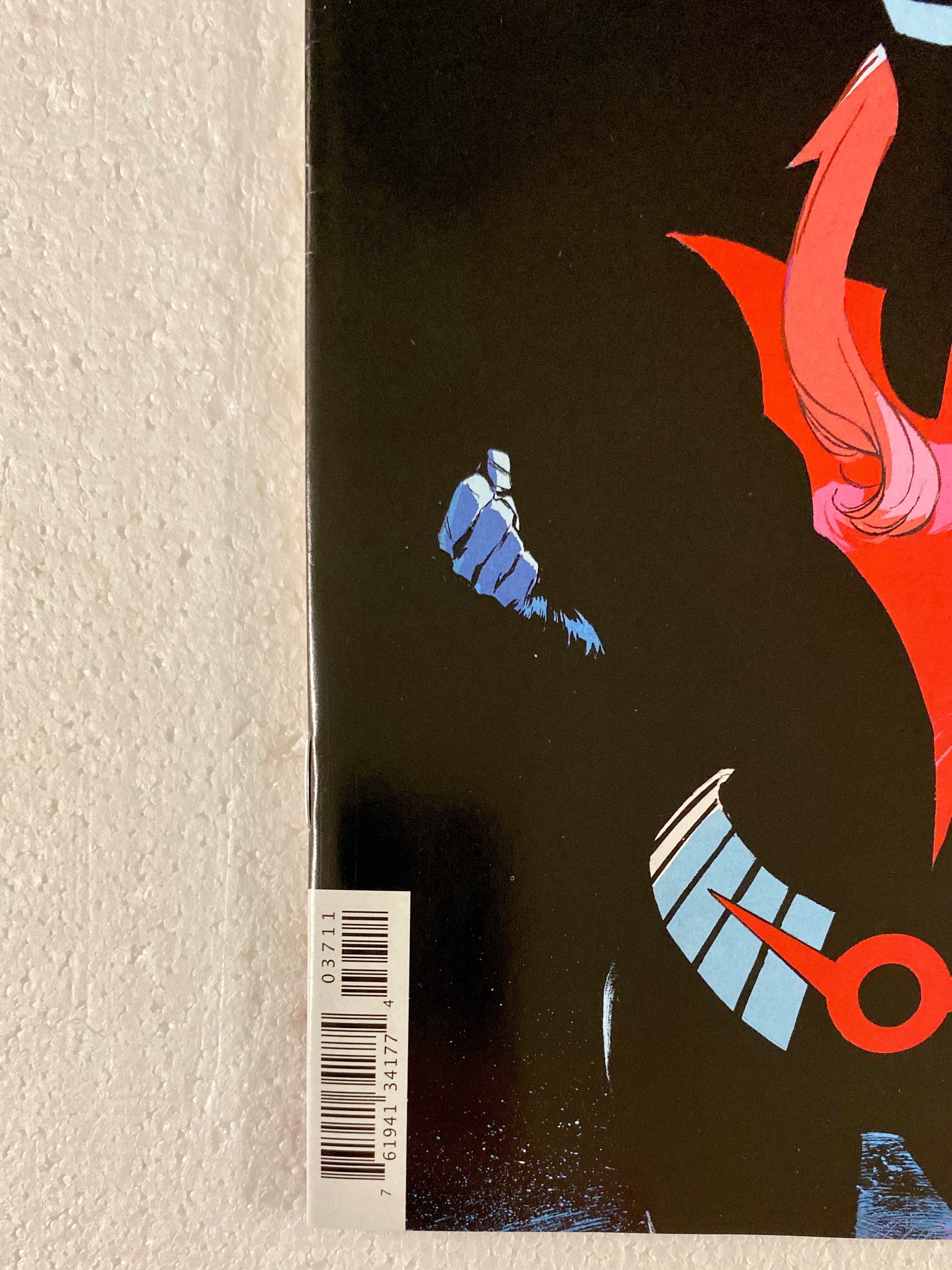 batman-beyond-37-cover-a-lee-weeks-first-appearance-of-batwoman-beyond