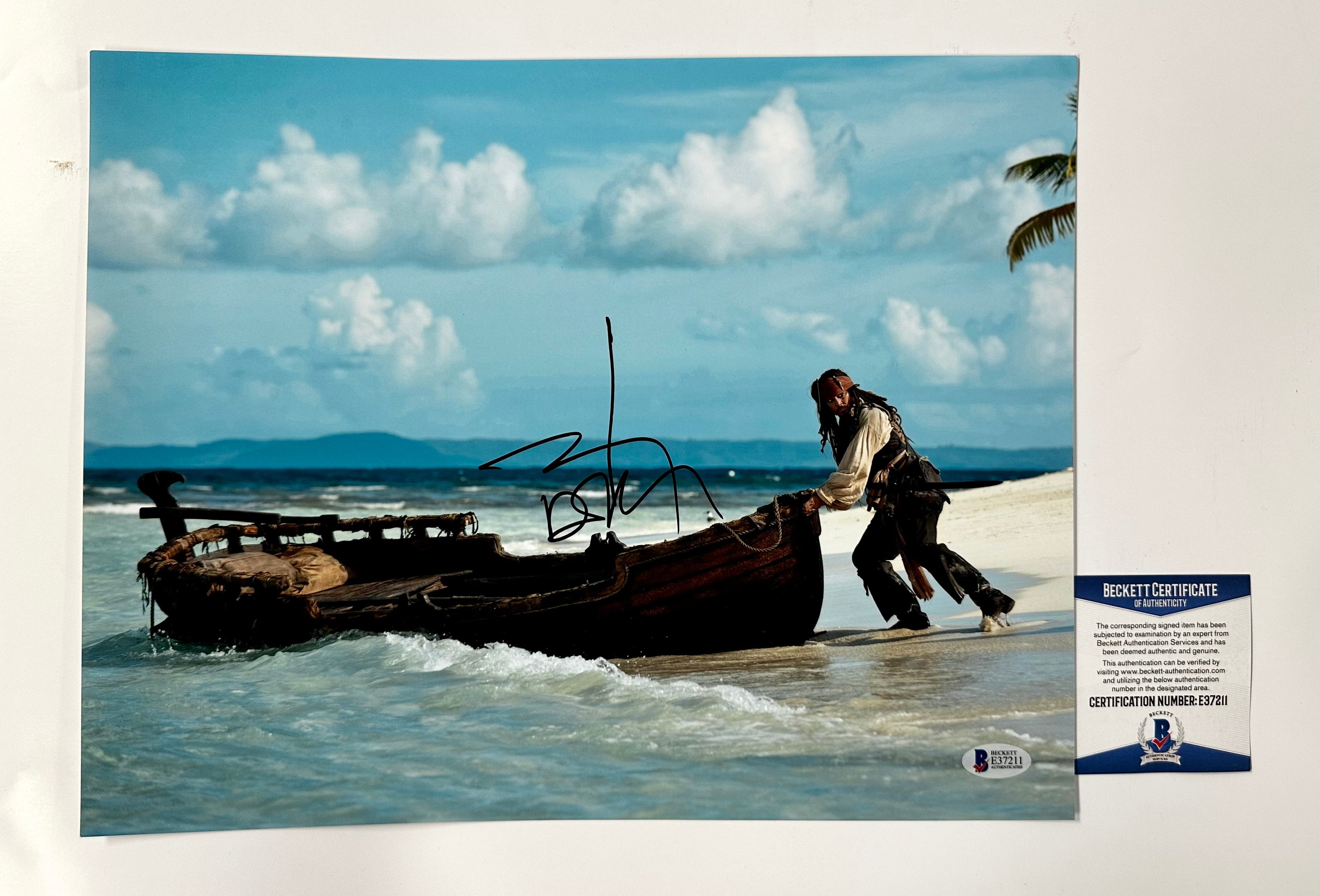 Johnny Depp Signed Jack Sparrow Pirates Of The Carribean 11x14 Photo With Beckett COA