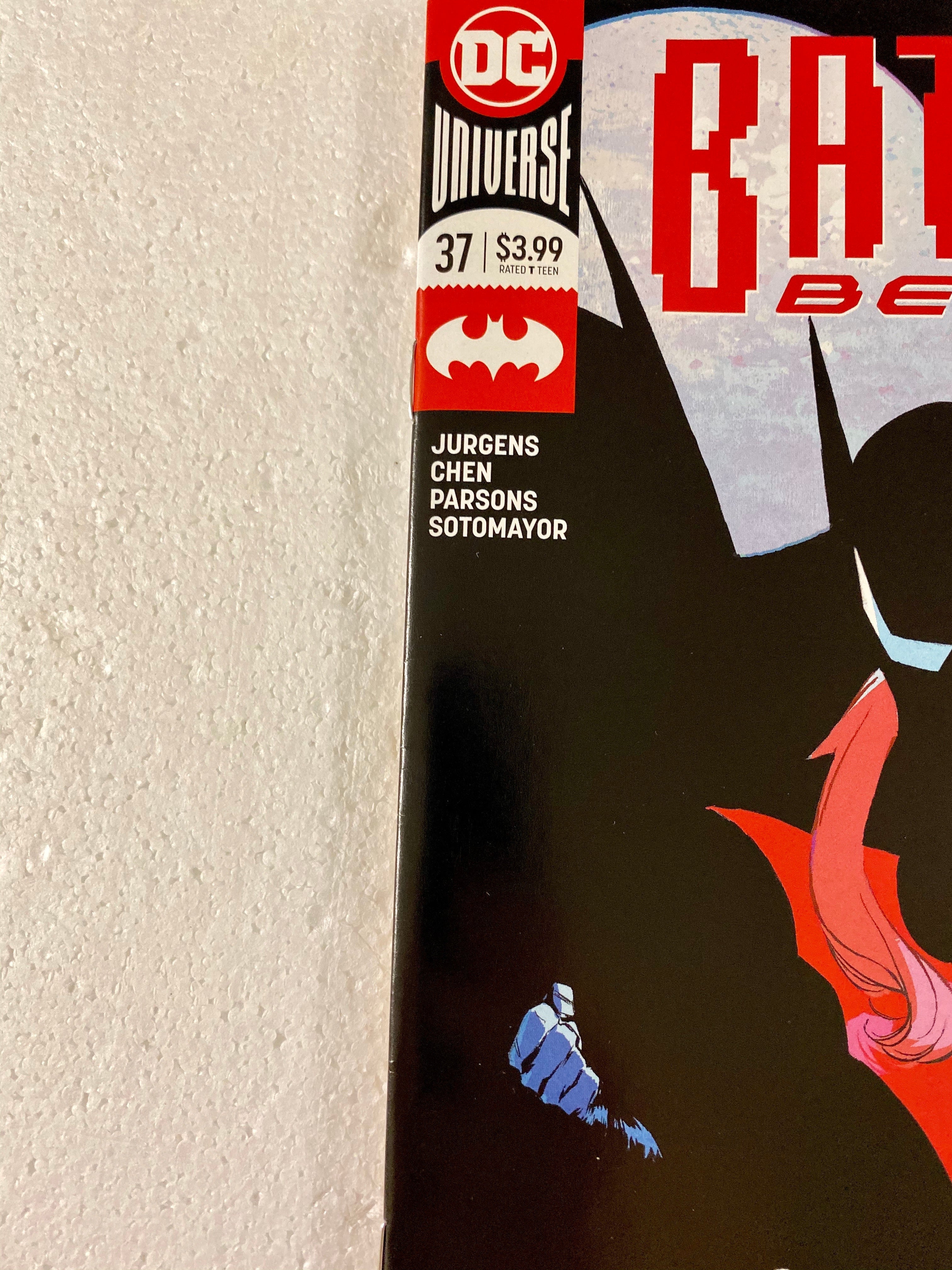 batman-beyond-37-cover-a-lee-weeks-first-appearance-of-batwoman-beyond