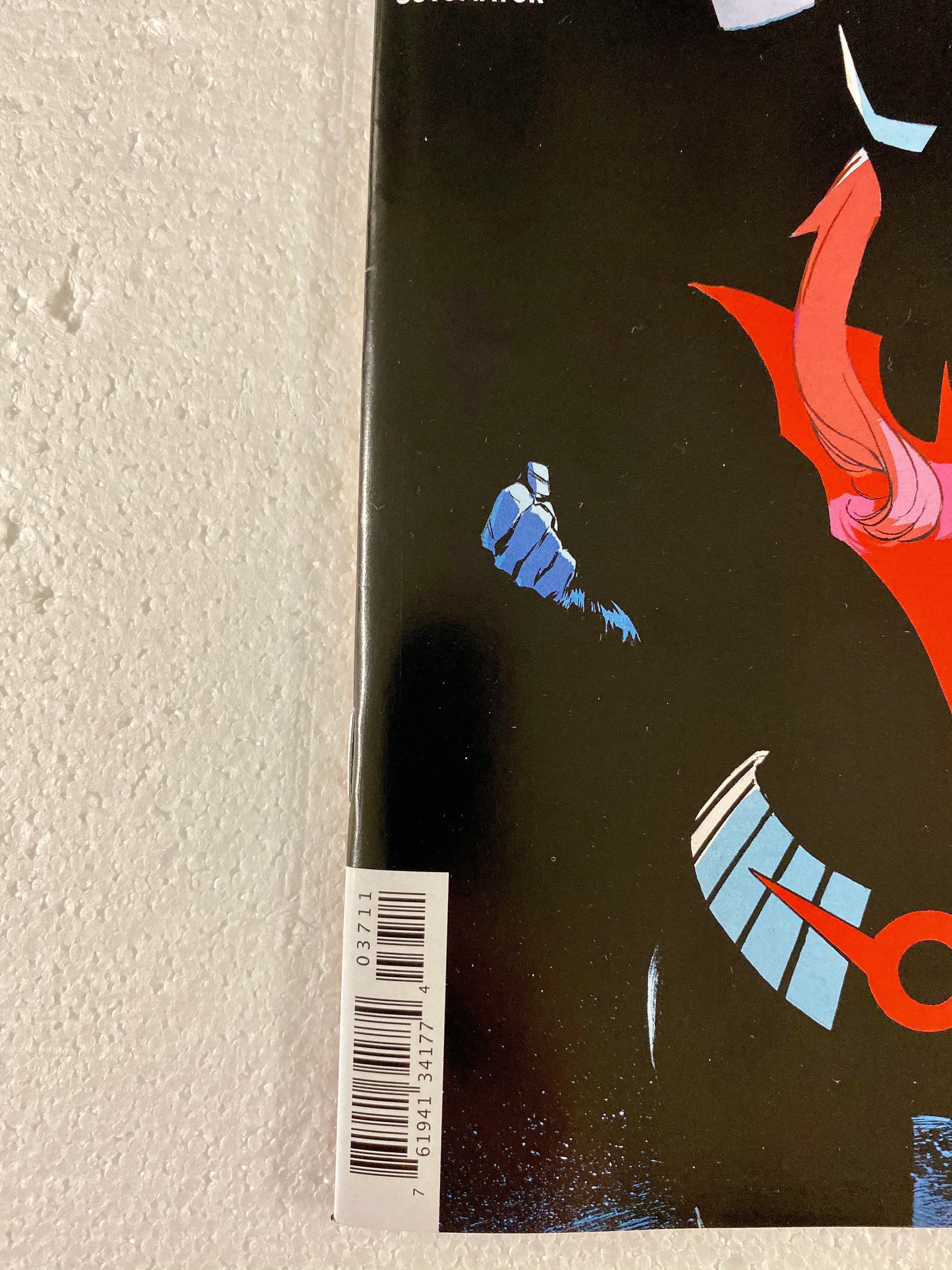 batman-beyond-37-cover-a-lee-weeks-first-appearance-of-batwoman-beyond